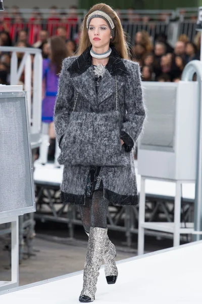 Look 11